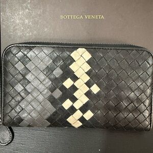 Bottega Veneta Black Wallet with Cream Center Weave